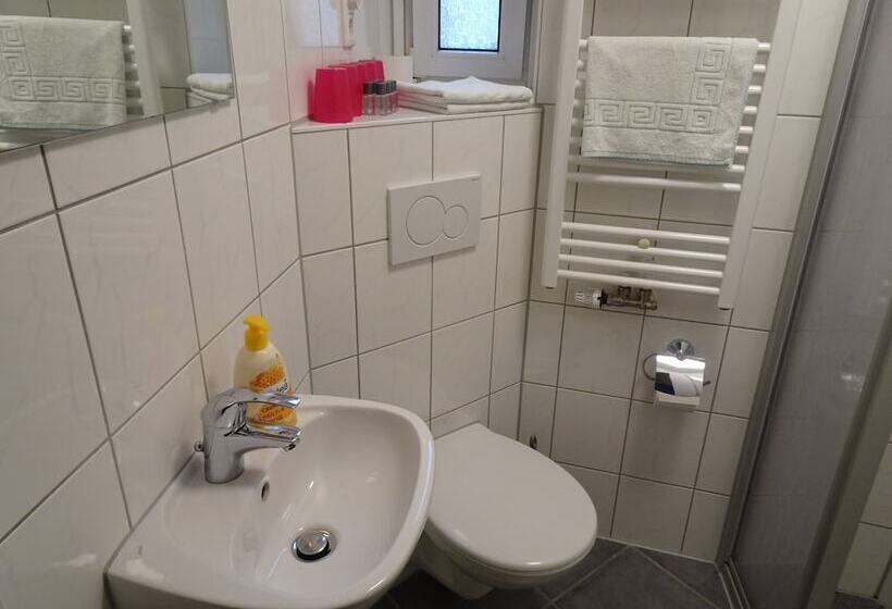 带共用浴室的标准房间, Gastehaus Grupello