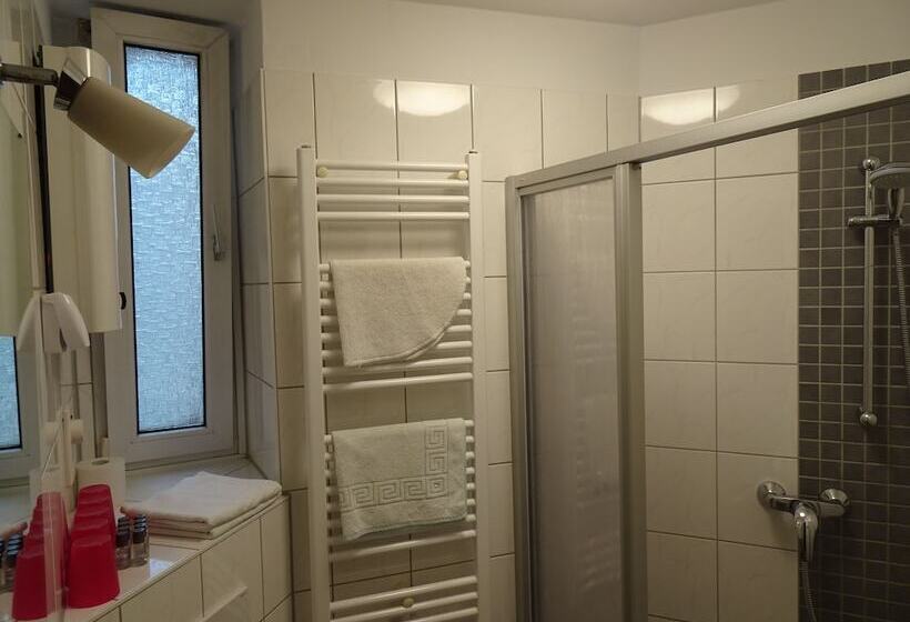 带共用浴室的标准房间, Gastehaus Grupello