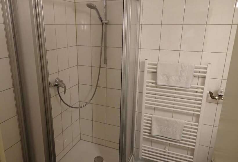 带共用浴室的标准房间, Gastehaus Grupello