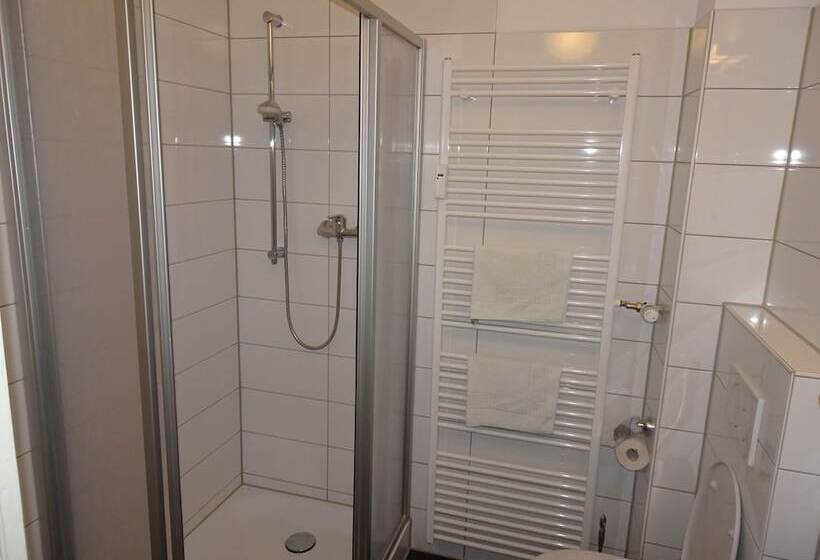 带共用浴室的标准房间, Gastehaus Grupello