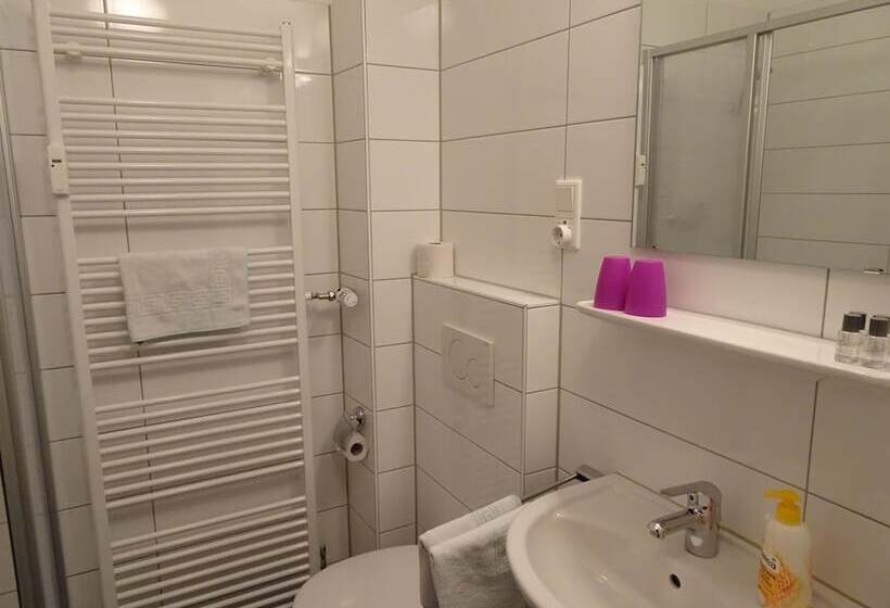 带共用浴室的标准房间, Gastehaus Grupello