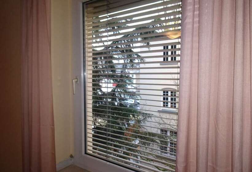 带共用浴室的标准房间, Gastehaus Grupello