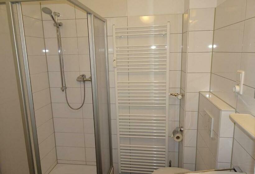 带共用浴室的标准房间, Gastehaus Grupello