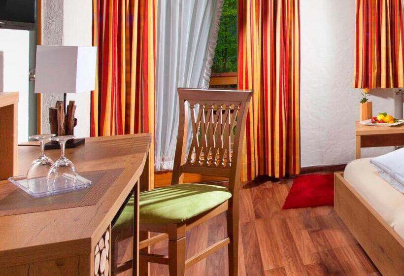 חדר קומפורט יחיד, Hindenburglinde