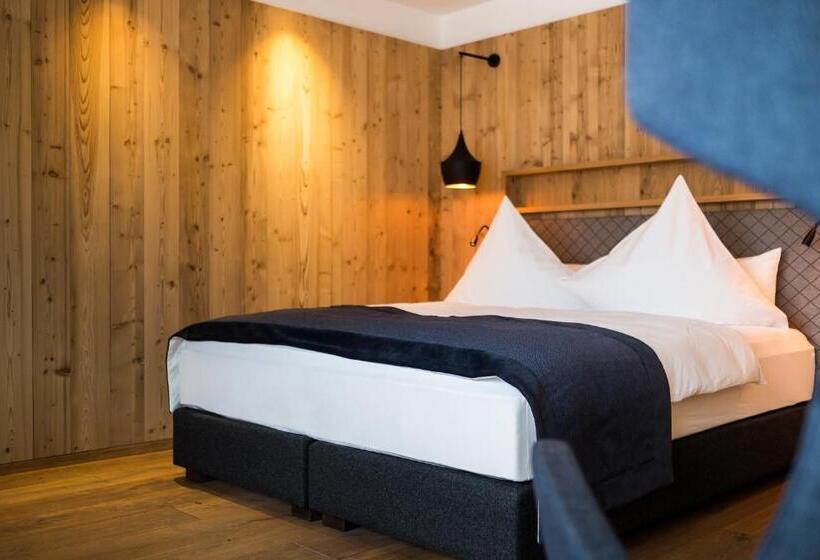 إستوديو ديلوكس, Hindenburglinde