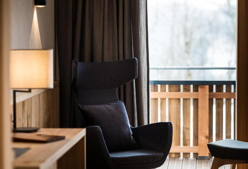 סטודיו דלוקס, Hindenburglinde