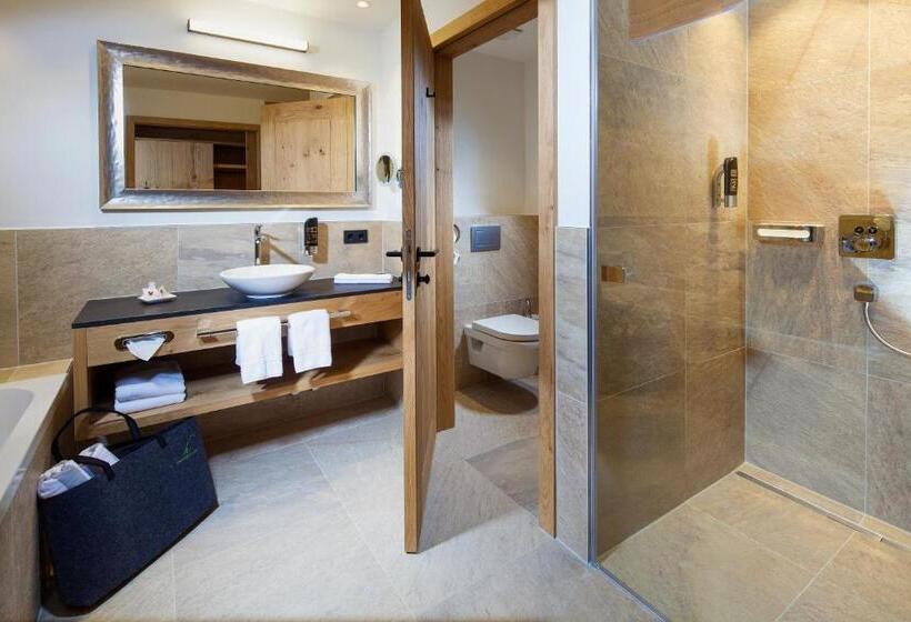 إستوديو ديلوكس, Hindenburglinde