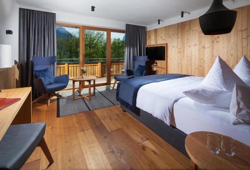 סטודיו דלוקס, Hindenburglinde