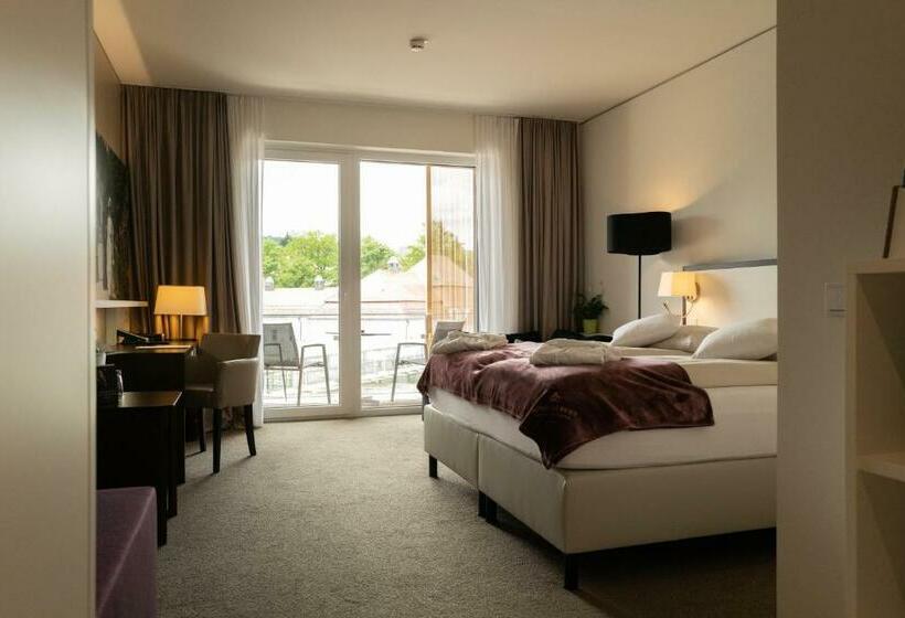 غرفة قياسية, Konig Albert