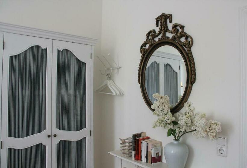 חדר סטנדרט, Lili Marleen