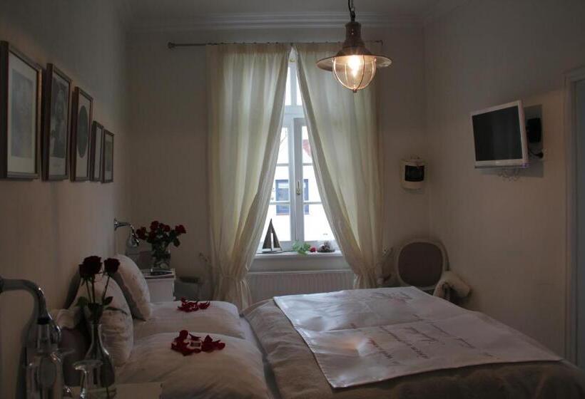 חדר סטנדרט, Lili Marleen