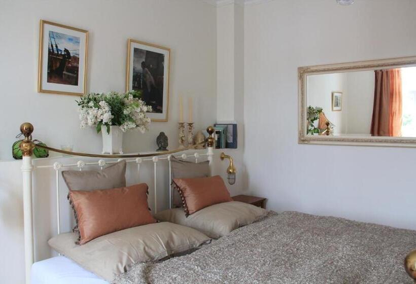 חדר פרמיום, Lili Marleen