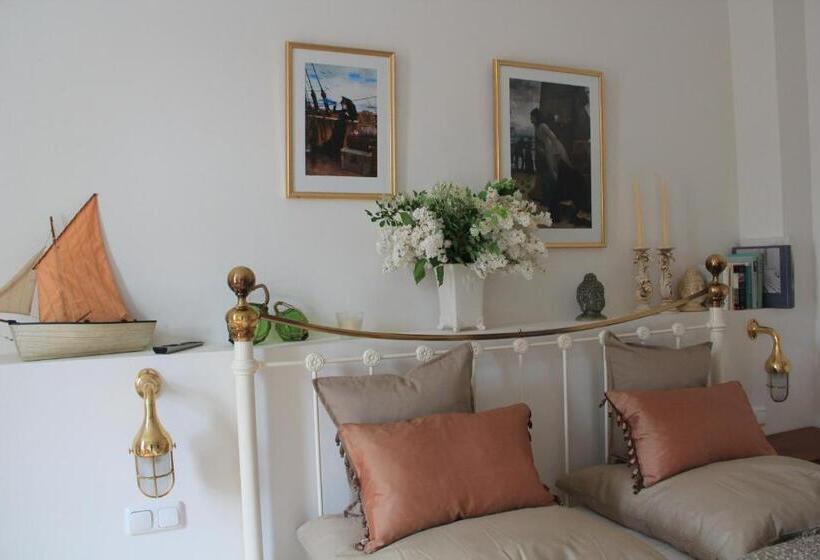 חדר פרמיום, Lili Marleen