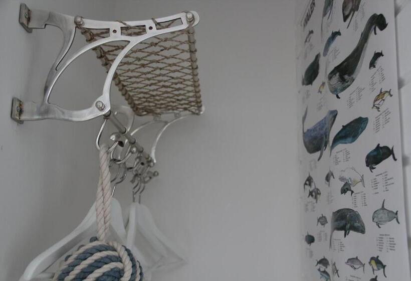 חדר אקונומי, Lili Marleen