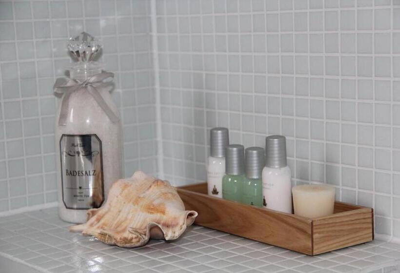 דירת משפחה, Lili Marleen