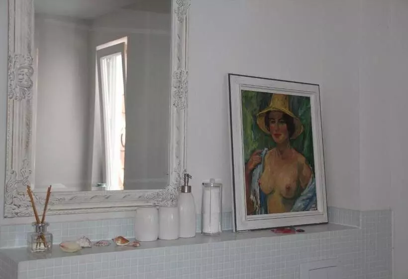 Perhehuoneisto, Lili Marleen