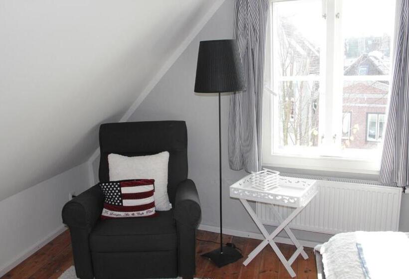 דירת משפחה, Lili Marleen