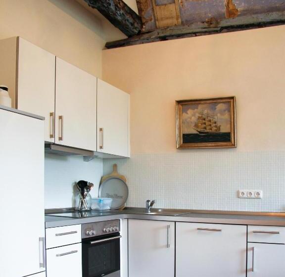 בקתה, Lili Marleen