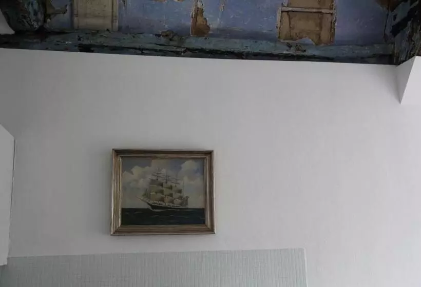 Maja/Mökki, Lili Marleen