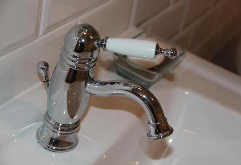 חדר פרמיום, Lili Marleen