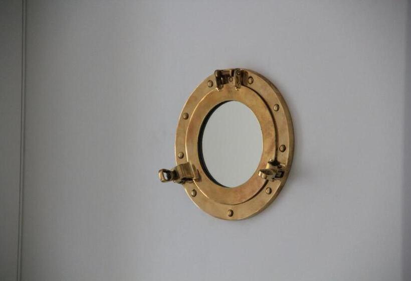 חדר פרמיום, Lili Marleen