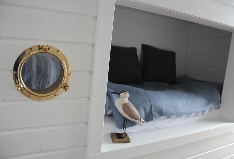 חדר אקונומי, Lili Marleen