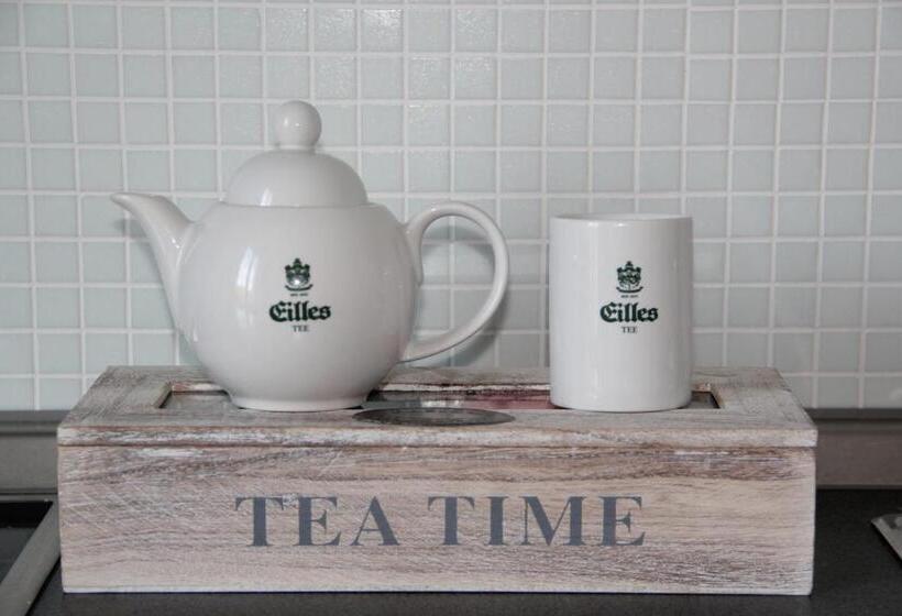 דירת משפחה, Lili Marleen