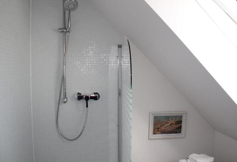 דירת משפחה, Lili Marleen