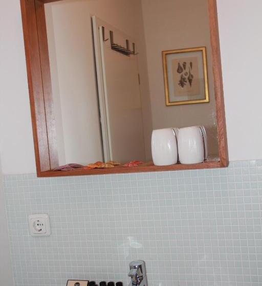 בית, חדר שינה 1, Lili Marleen