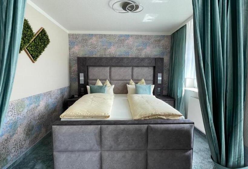 סוויטת ג'וניור, Neustadter Hof