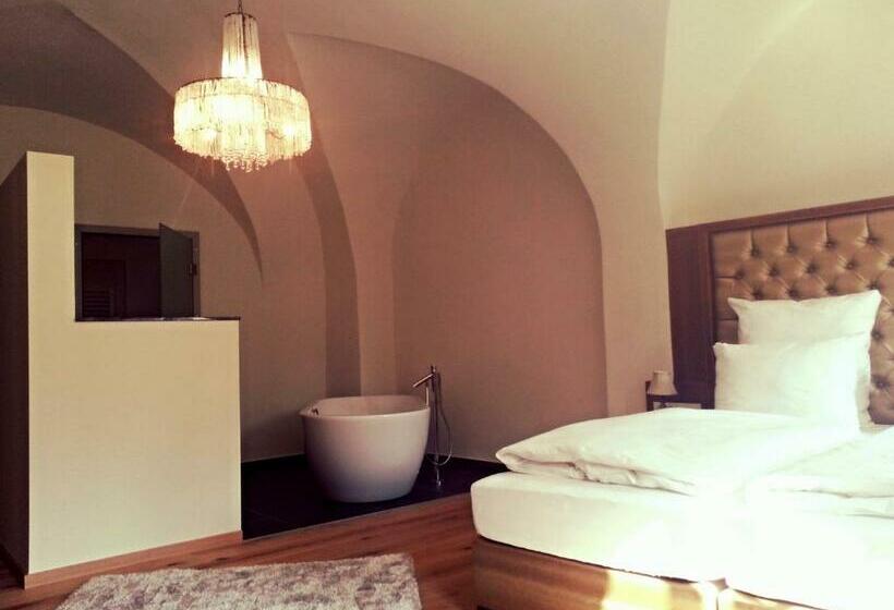 غرفة ديلوكس, Paul Otto