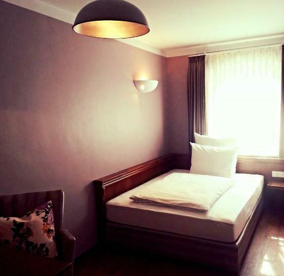 غرفة قياسية فردية, Paul Otto