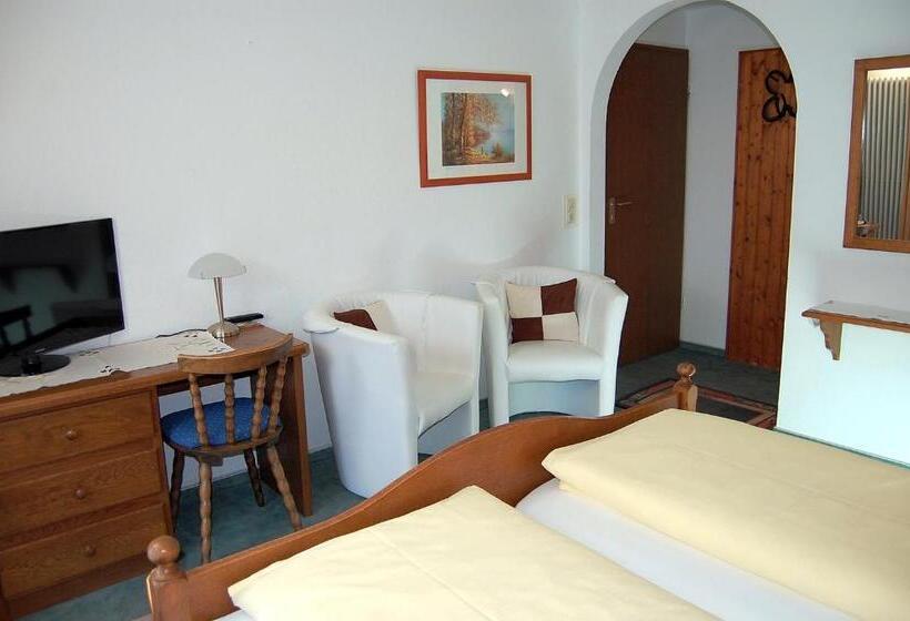 Quarto Estandar Vista Montanha, Pension   Heidelberg