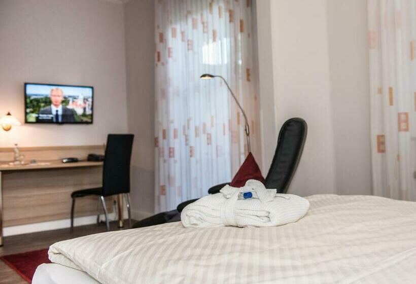 غرفة قياسية فردية مزودة بشُرفة, Pieper Kersten