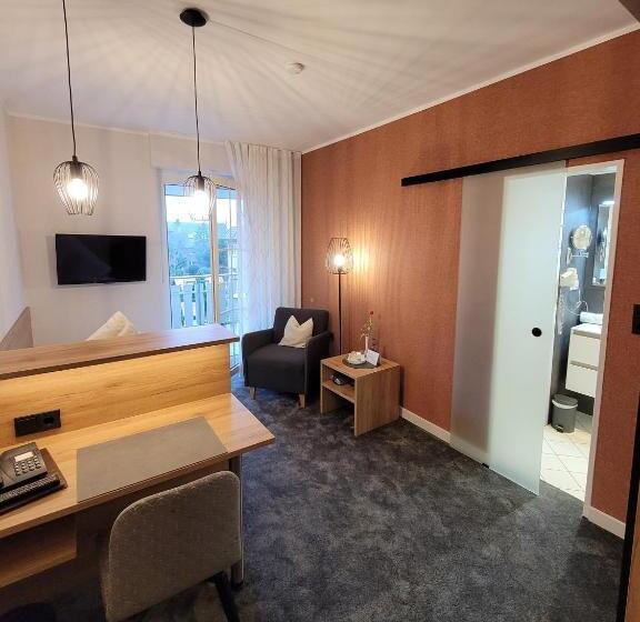 غرفة قياسية فردية مزودة بشُرفة, Pieper Kersten