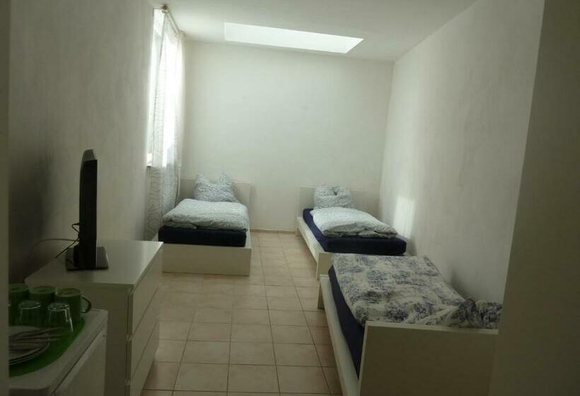 غرفة قياسية ثلاثية, Relax