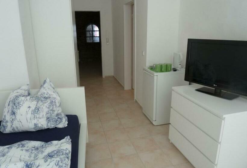 غرفة قياسية ثلاثية, Relax