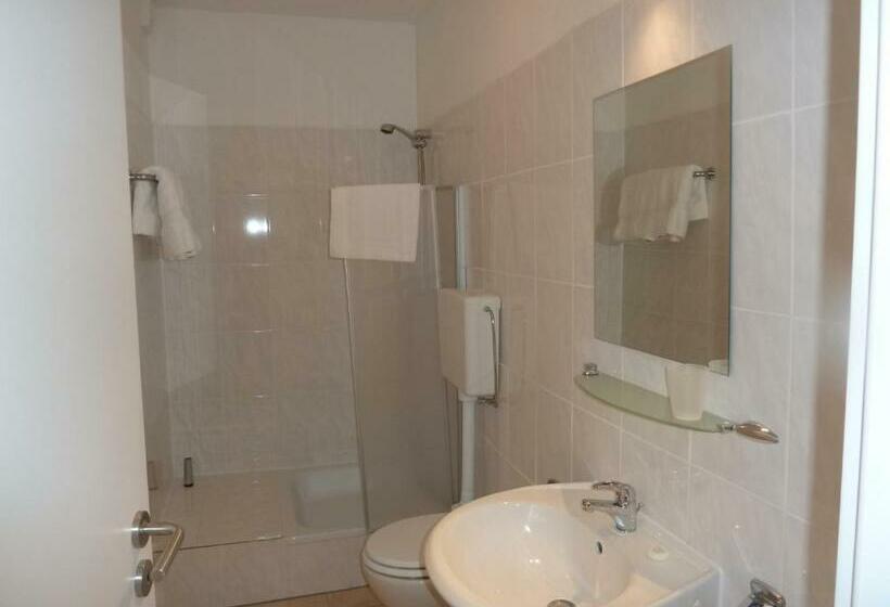 غرفة قياسية ثلاثية, Relax