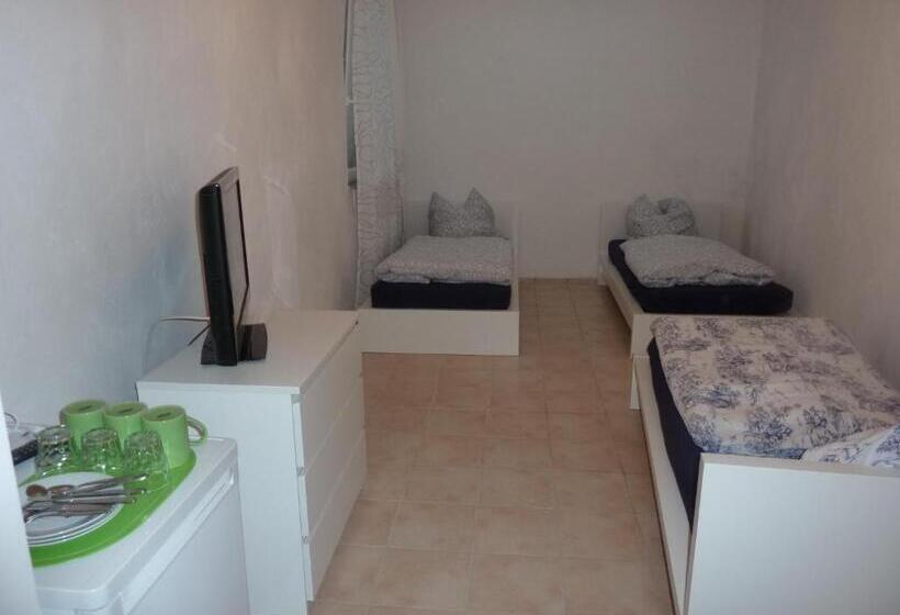 غرفة قياسية ثلاثية, Relax