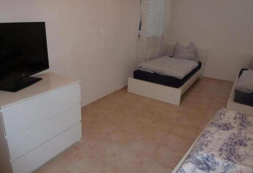 غرفة قياسية ثلاثية, Relax