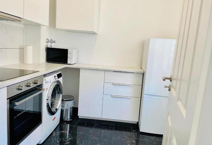 شقة غرفة واحدة, Relax