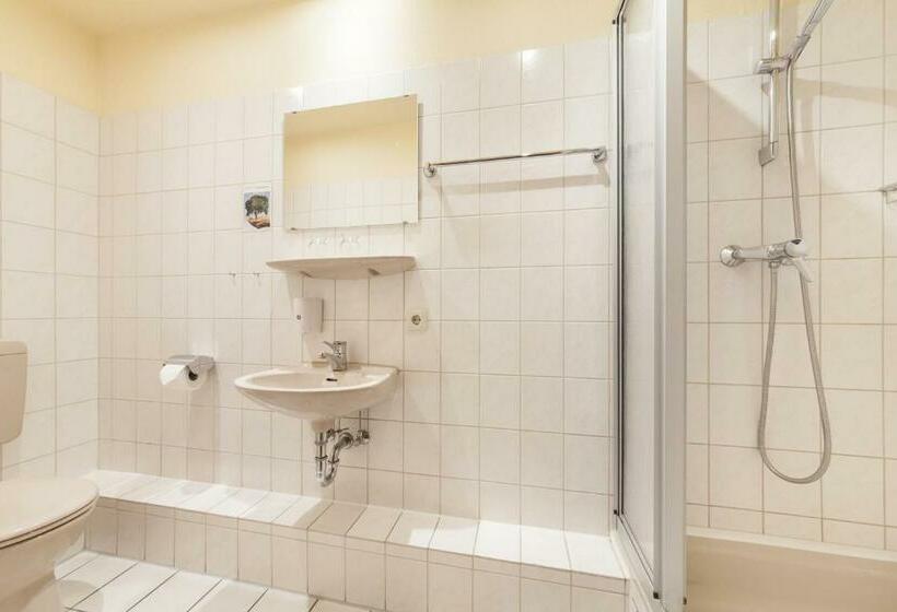 Camera Tripla Standard, Zum Kaffeekännchen