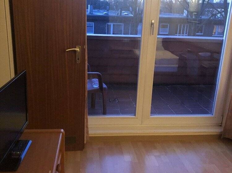 标准单人间, Zum Kaffeekännchen