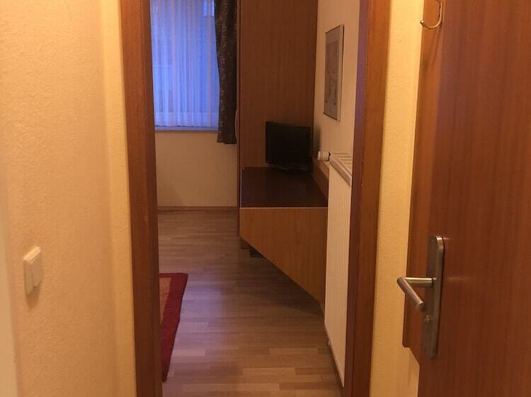 Camera Quadrupla Standard, Zum Kaffeekännchen