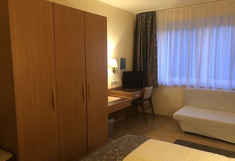 Camera Quadrupla Standard, Zum Kaffeekännchen