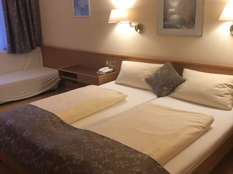 Camera Quadrupla Standard, Zum Kaffeekännchen