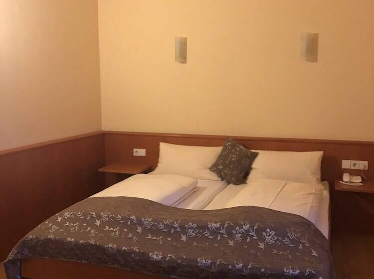 Camera Quadrupla Standard, Zum Kaffeekännchen