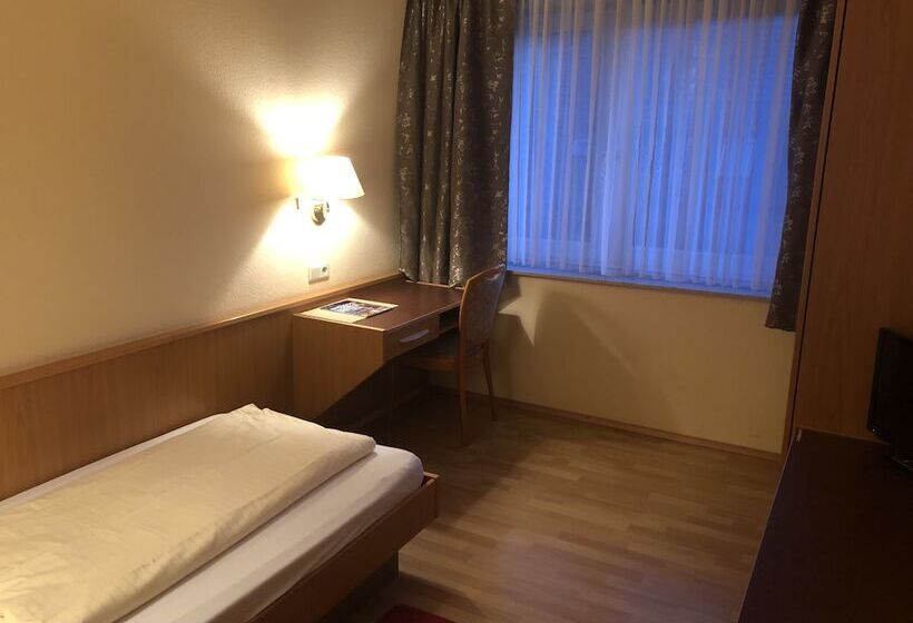 Camera Standard Individuale, Zum Kaffeekännchen