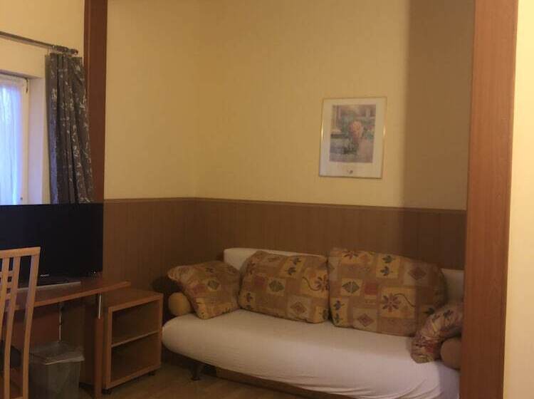 Camera Quadrupla Standard, Zum Kaffeekännchen