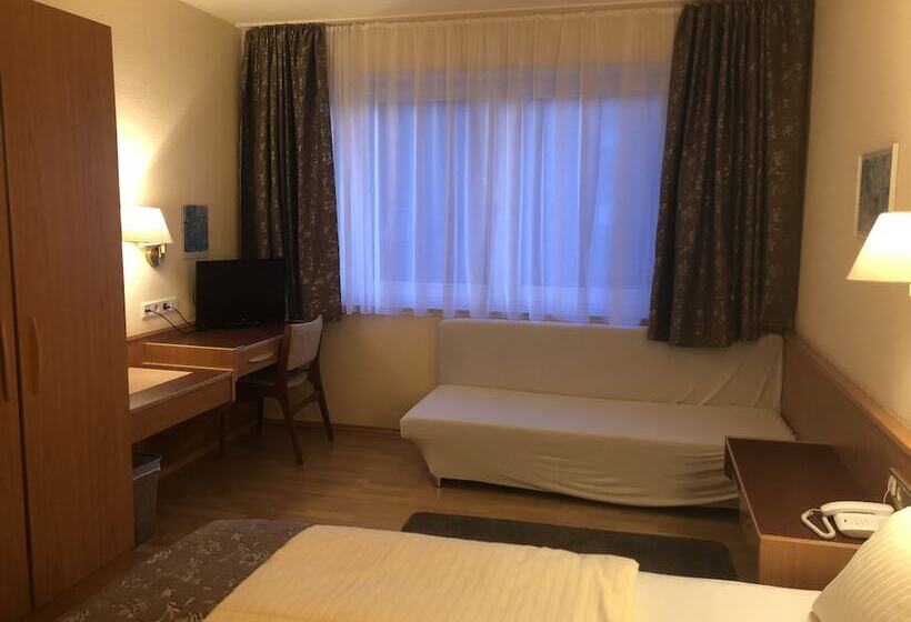 Camera Quadrupla Standard, Zum Kaffeekännchen